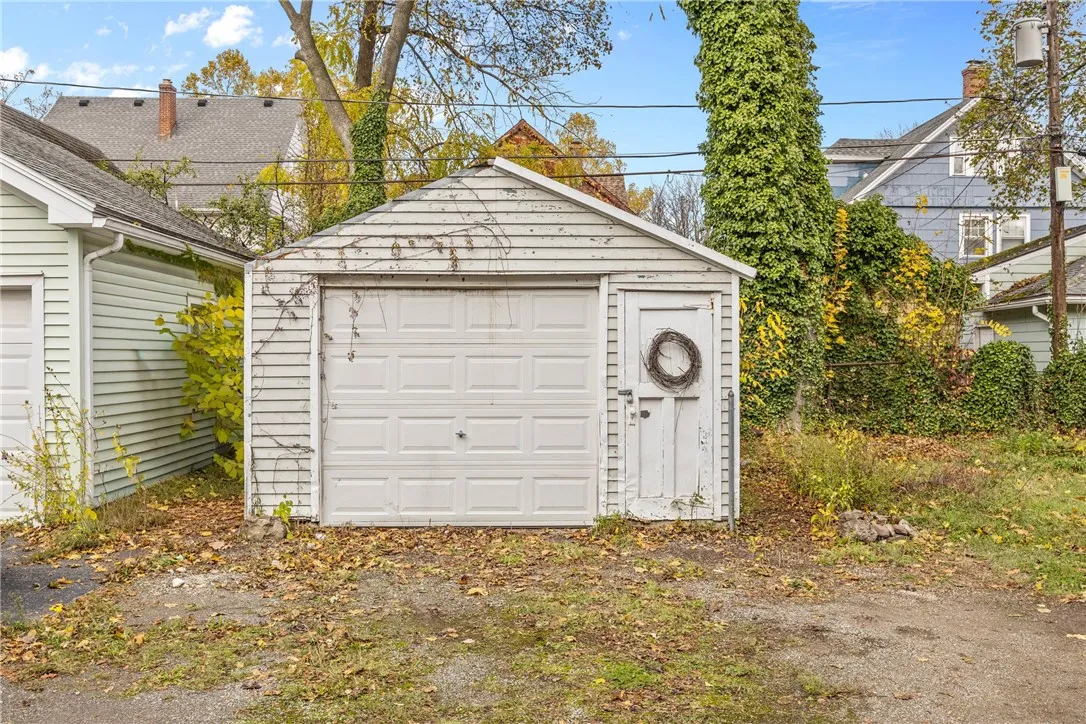 34 Riverside Street, Rochester, New York 14613, Rochester, New York 14613, 4 Bedrooms Bedrooms, 8 Rooms Rooms,1 BathroomBathrooms,Residential,For Sale,34 Riverside Street, Rochester, New York 14613,0,R1648768