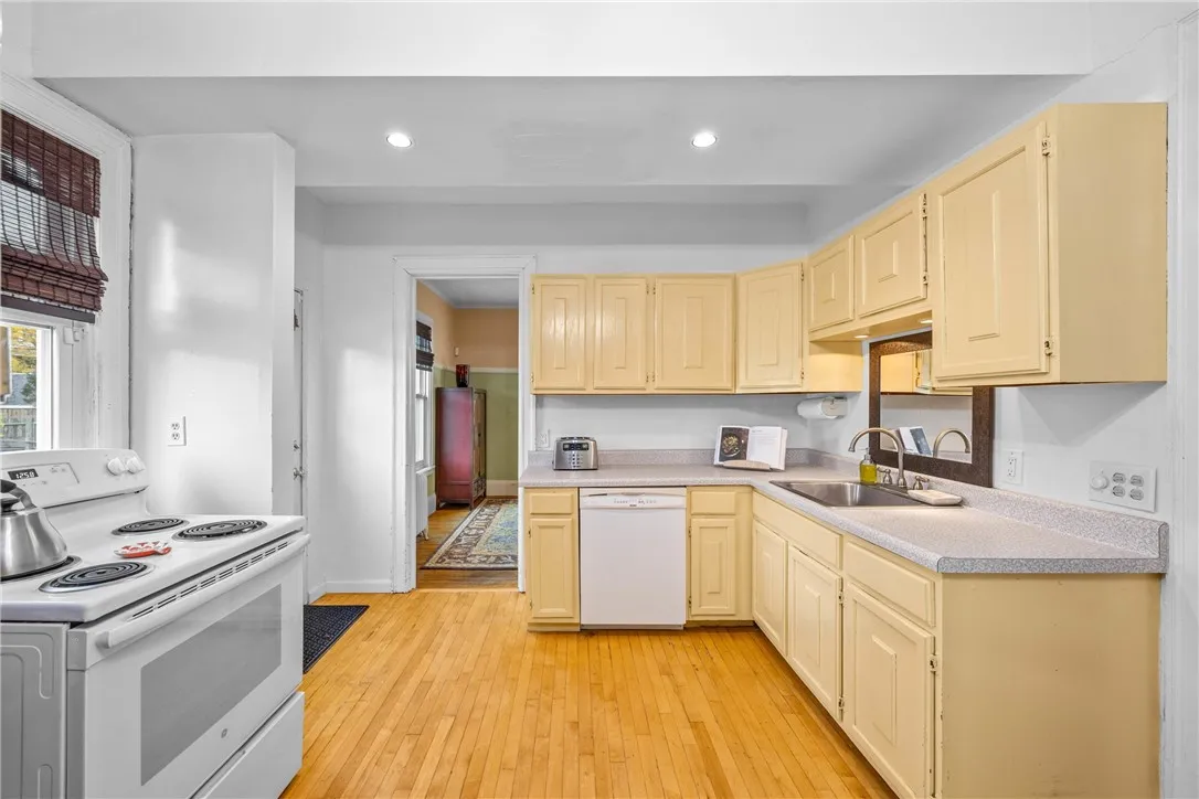 34 Riverside Street, Rochester, New York 14613, Rochester, New York 14613, 4 Bedrooms Bedrooms, 8 Rooms Rooms,1 BathroomBathrooms,Residential,For Sale,34 Riverside Street, Rochester, New York 14613,0,R1648768