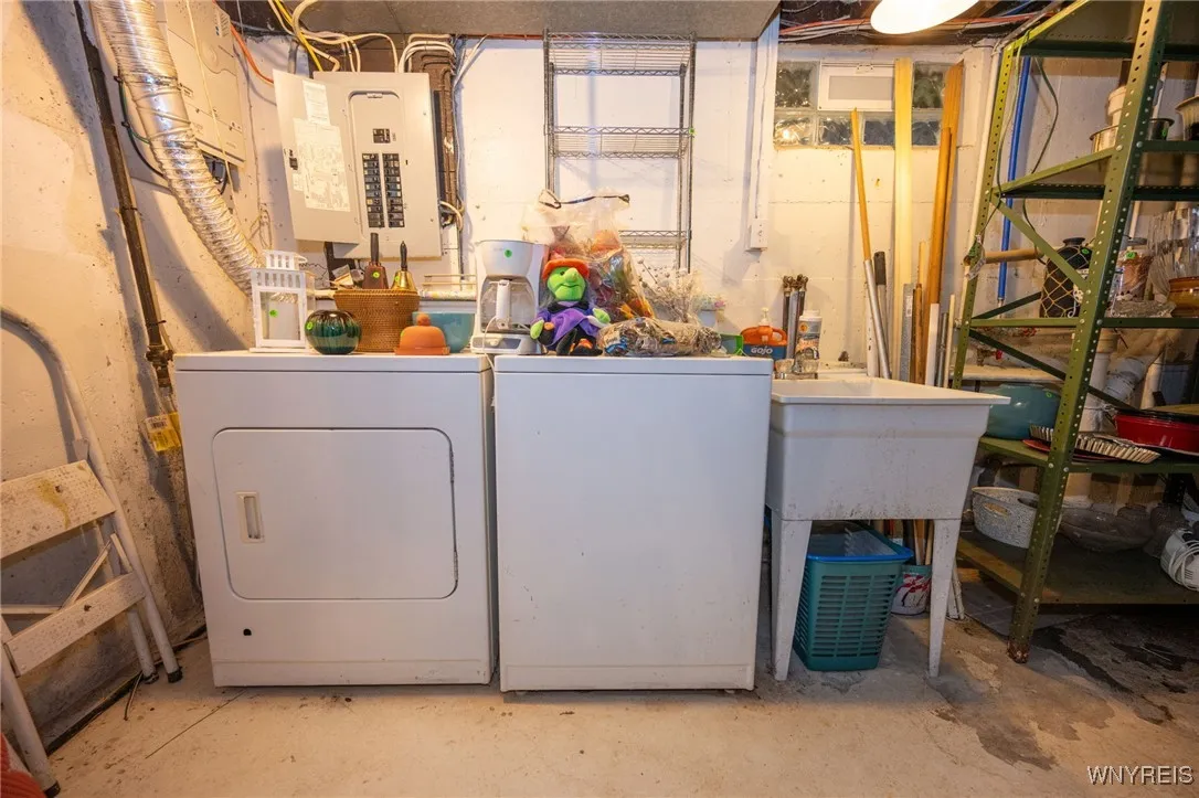 119 Jasper Drive, Amherst, New York 14226, Amherst, New York 14226, 3 Bedrooms Bedrooms, 8 Rooms Rooms,2 BathroomsBathrooms,Residential,For Sale,119 Jasper Drive, Amherst, New York 14226,0,B1648751