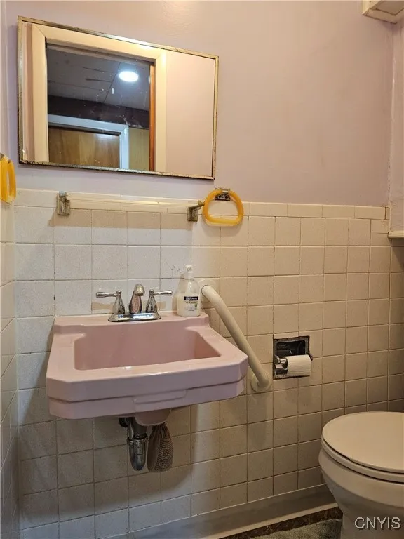 1305 Fairwood Drive, Utica, New York 13502, Utica, New York 13502, 4 Bedrooms Bedrooms, 6 Rooms Rooms,1 BathroomBathrooms,Residential,For Sale,1305 Fairwood Drive, Utica, New York 13502,0,S1648537