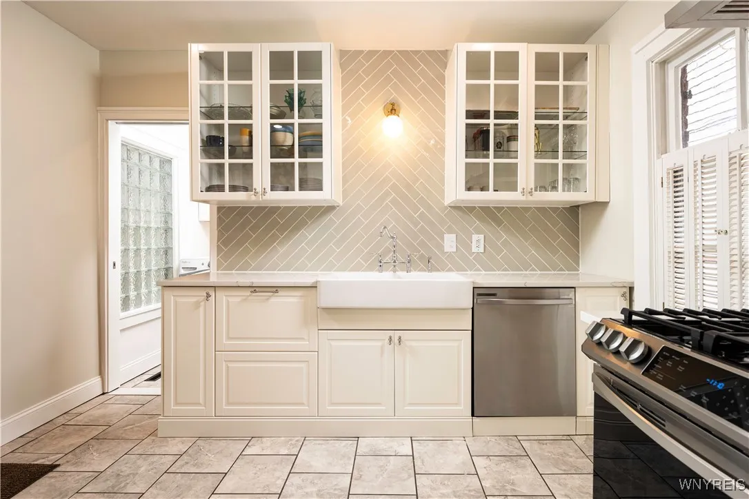 57 Mariner Street, Buffalo, New York 14201, Buffalo, New York 14201, 2 Bedrooms Bedrooms, 6 Rooms Rooms,2 BathroomsBathrooms,Residential,For Sale,57 Mariner Street, Buffalo, New York 14201,0,B1648250