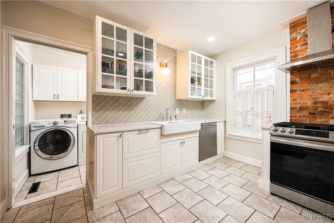 57 Mariner Street, Buffalo, New York 14201, Buffalo, New York 14201, 2 Bedrooms Bedrooms, 6 Rooms Rooms,2 BathroomsBathrooms,Residential,For Sale,57 Mariner Street, Buffalo, New York 14201,0,B1648250