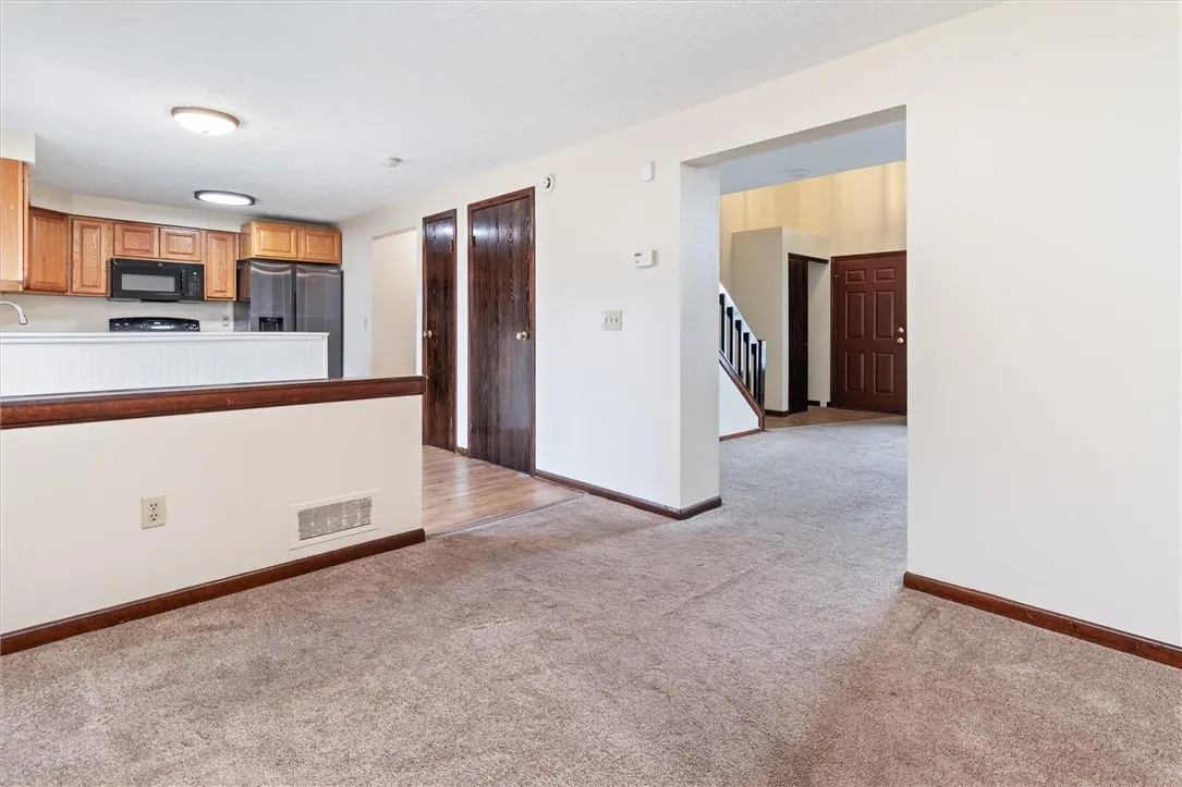 1157 Genesee Street, Rochester, New York 14611, Rochester, New York 14611, 3 Bedrooms Bedrooms, 8 Rooms Rooms,1 BathroomBathrooms,Residential Lease,For Rent,1157 Genesee Street, Rochester, New York 14611,0,R1648912