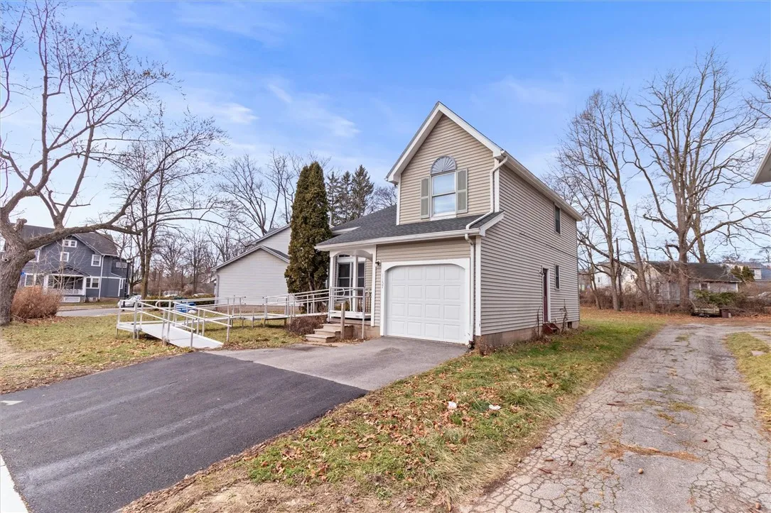 1157 Genesee Street, Rochester, New York 14611, Rochester, New York 14611, 3 Bedrooms Bedrooms, 8 Rooms Rooms,1 BathroomBathrooms,Residential Lease,For Rent,1157 Genesee Street, Rochester, New York 14611,0,R1648912