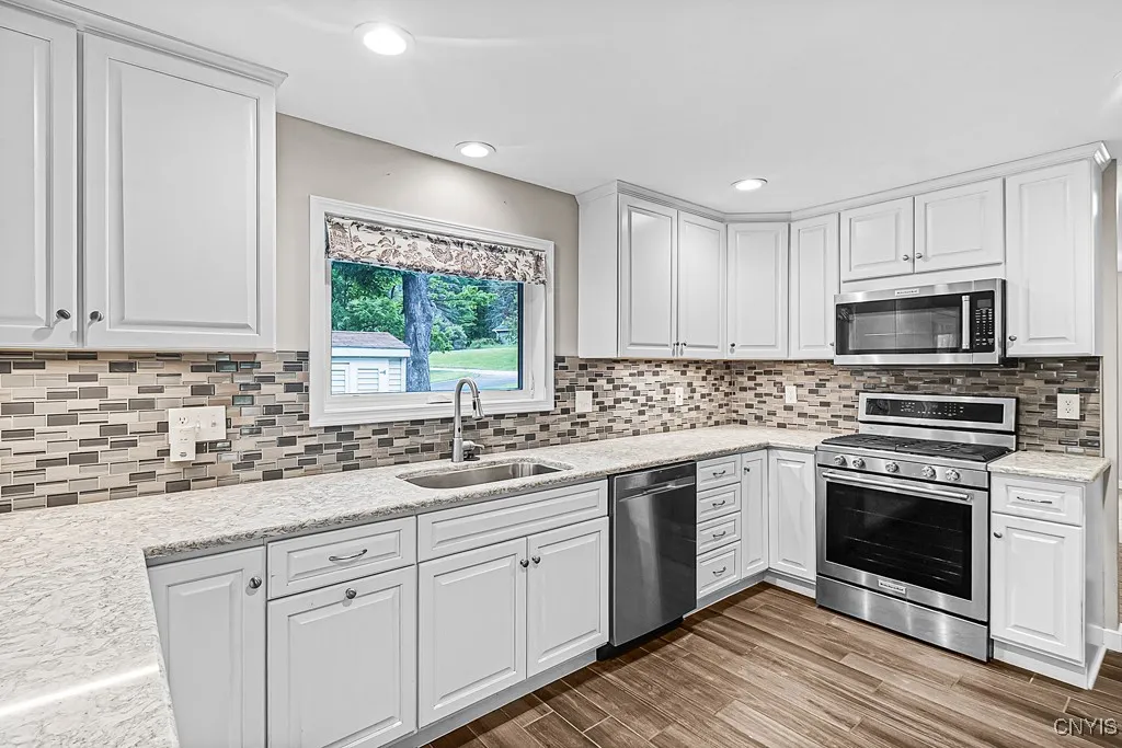 5 Glencrest Blvd, New Hartford, New York 13413, New Hartford, New York 13413, 4 Bedrooms Bedrooms, 11 Rooms Rooms,2 BathroomsBathrooms,Residential,For Sale,5 Glencrest Blvd, New Hartford, New York 13413,0,S1646087