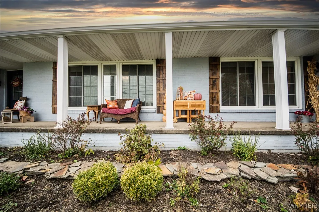 9250 Greiner Road, Clarence, New York 14031, Clarence, New York 14031, 4 Bedrooms Bedrooms, 9 Rooms Rooms,3 BathroomsBathrooms,Residential,For Sale,9250 Greiner Road, Clarence, New York 14031,0,B1648899