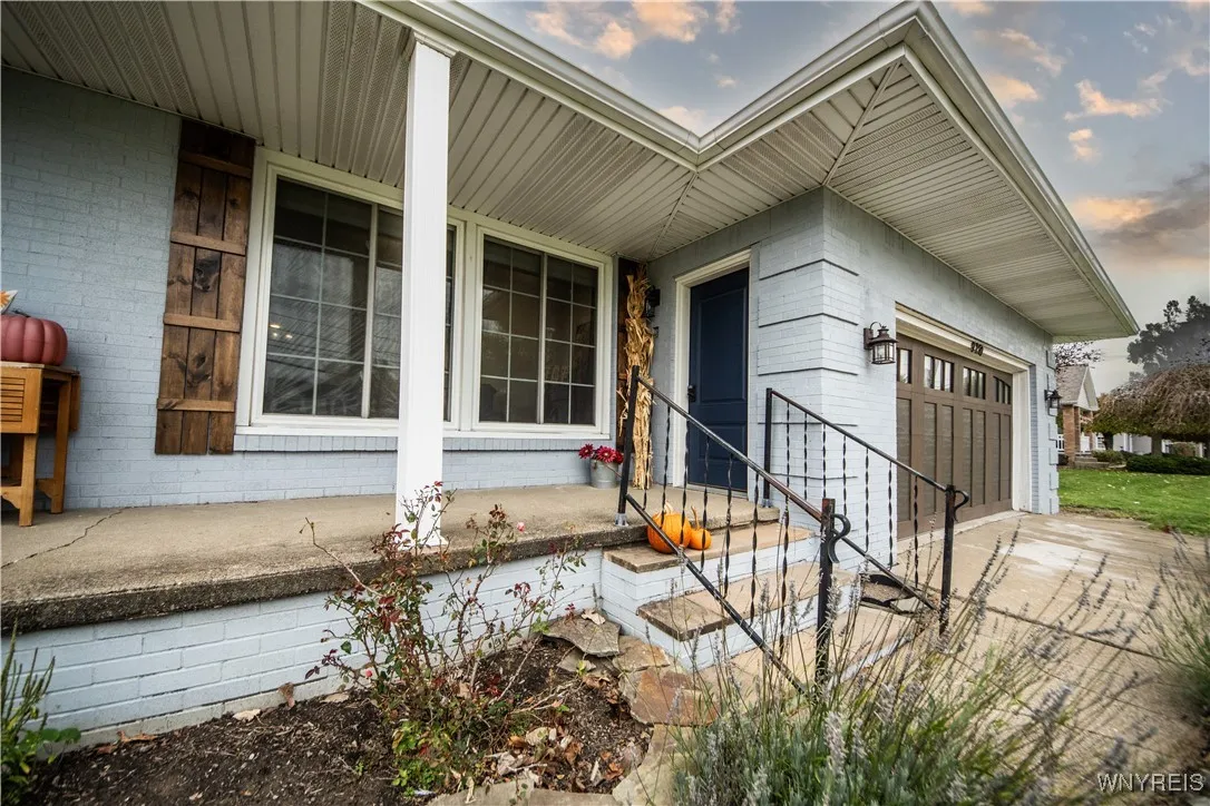 9250 Greiner Road, Clarence, New York 14031, Clarence, New York 14031, 4 Bedrooms Bedrooms, 9 Rooms Rooms,3 BathroomsBathrooms,Residential,For Sale,9250 Greiner Road, Clarence, New York 14031,0,B1648899