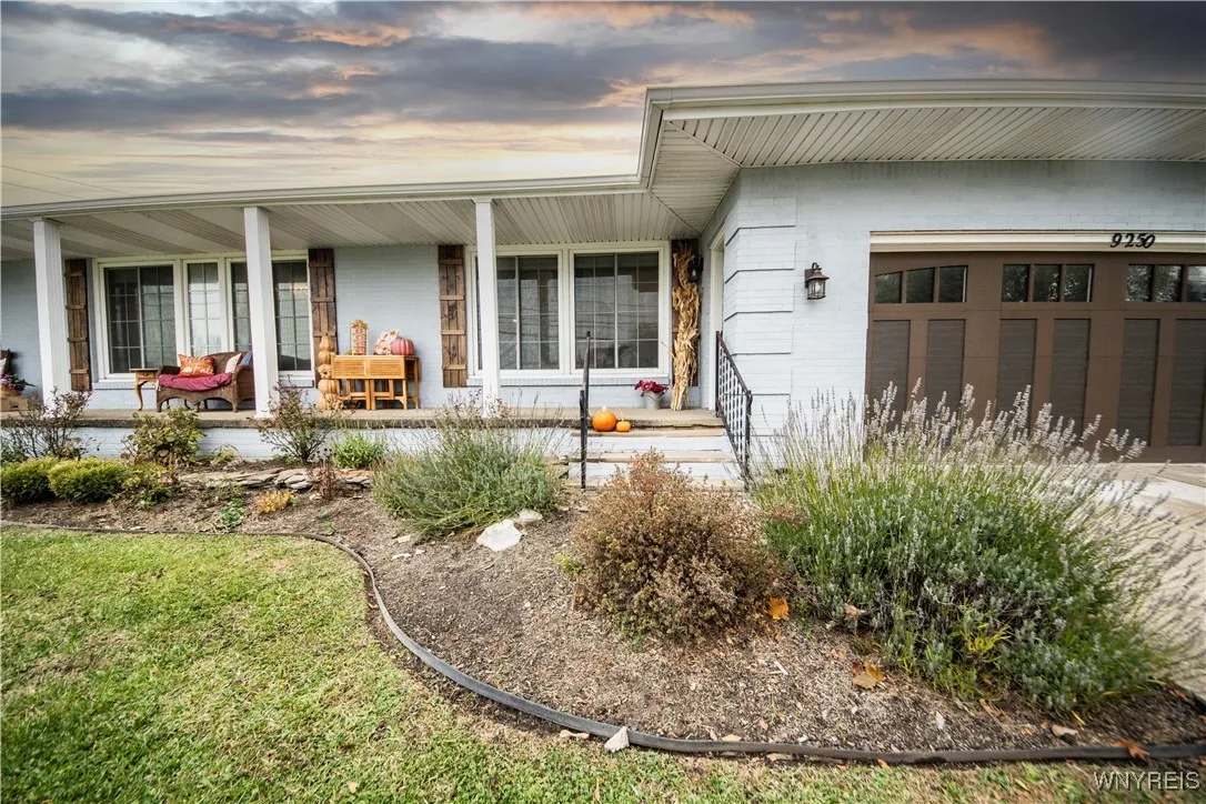 9250 Greiner Road, Clarence, New York 14031, Clarence, New York 14031, 4 Bedrooms Bedrooms, 9 Rooms Rooms,3 BathroomsBathrooms,Residential,For Sale,9250 Greiner Road, Clarence, New York 14031,0,B1648899