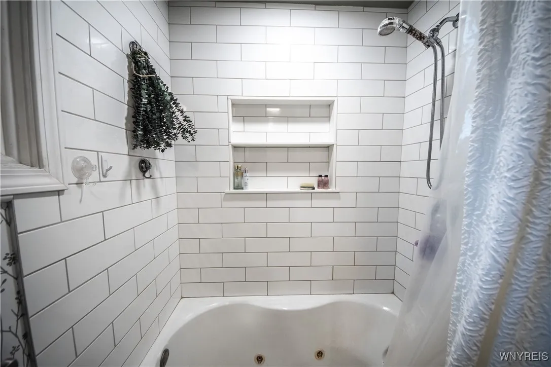 9250 Greiner Road, Clarence, New York 14031, Clarence, New York 14031, 4 Bedrooms Bedrooms, 9 Rooms Rooms,3 BathroomsBathrooms,Residential,For Sale,9250 Greiner Road, Clarence, New York 14031,0,B1648899