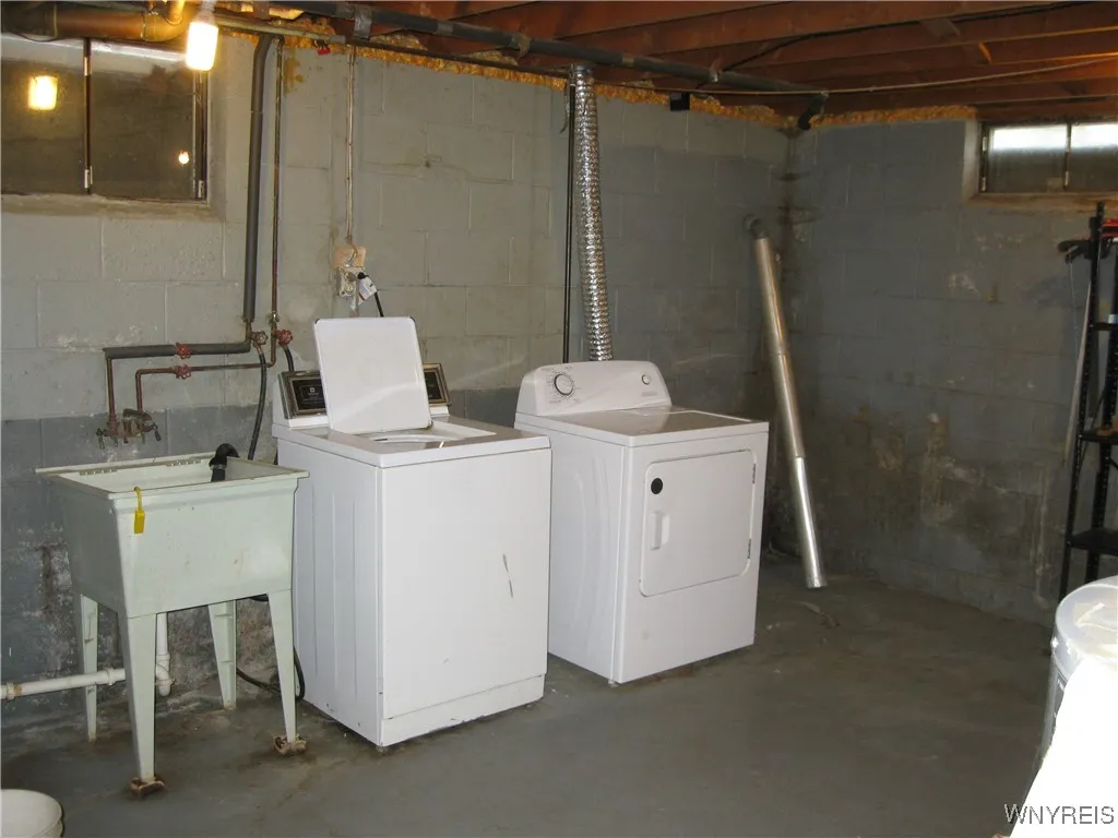 11090 Westwood Road, Alden, New York 14004, Alden, New York 14004, 3 Bedrooms Bedrooms, 7 Rooms Rooms,1 BathroomBathrooms,Residential,For Sale,11090 Westwood Road, Alden, New York 14004,0,B1648581