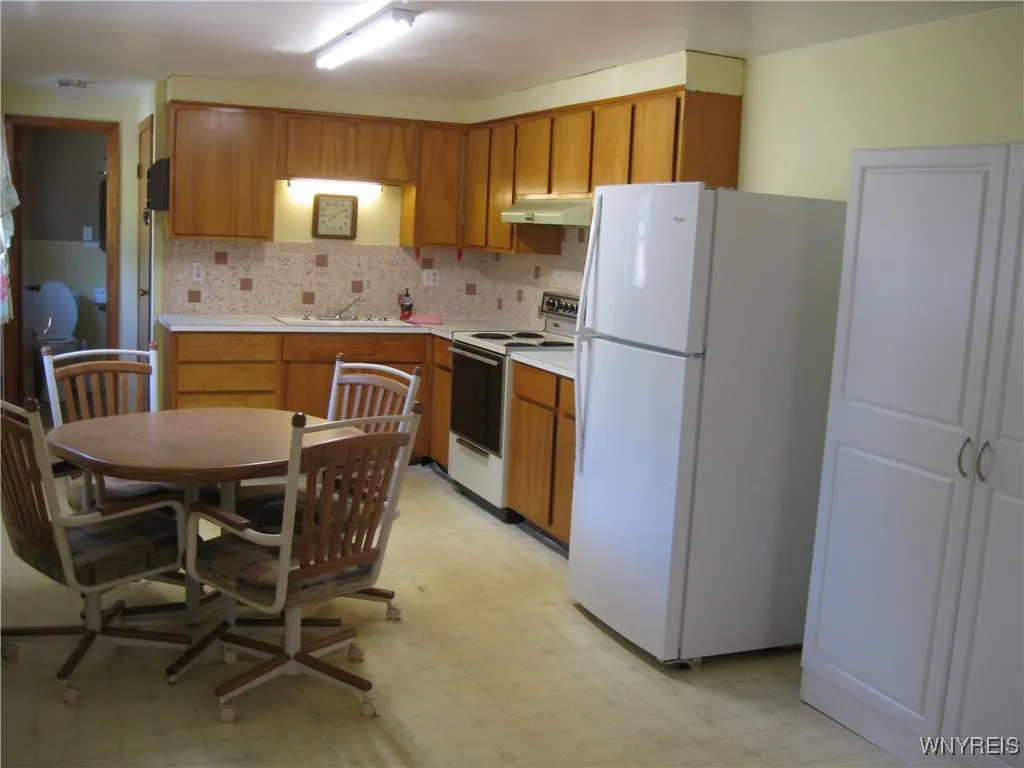 11090 Westwood Road, Alden, New York 14004, Alden, New York 14004, 3 Bedrooms Bedrooms, 7 Rooms Rooms,1 BathroomBathrooms,Residential,For Sale,11090 Westwood Road, Alden, New York 14004,0,B1648581