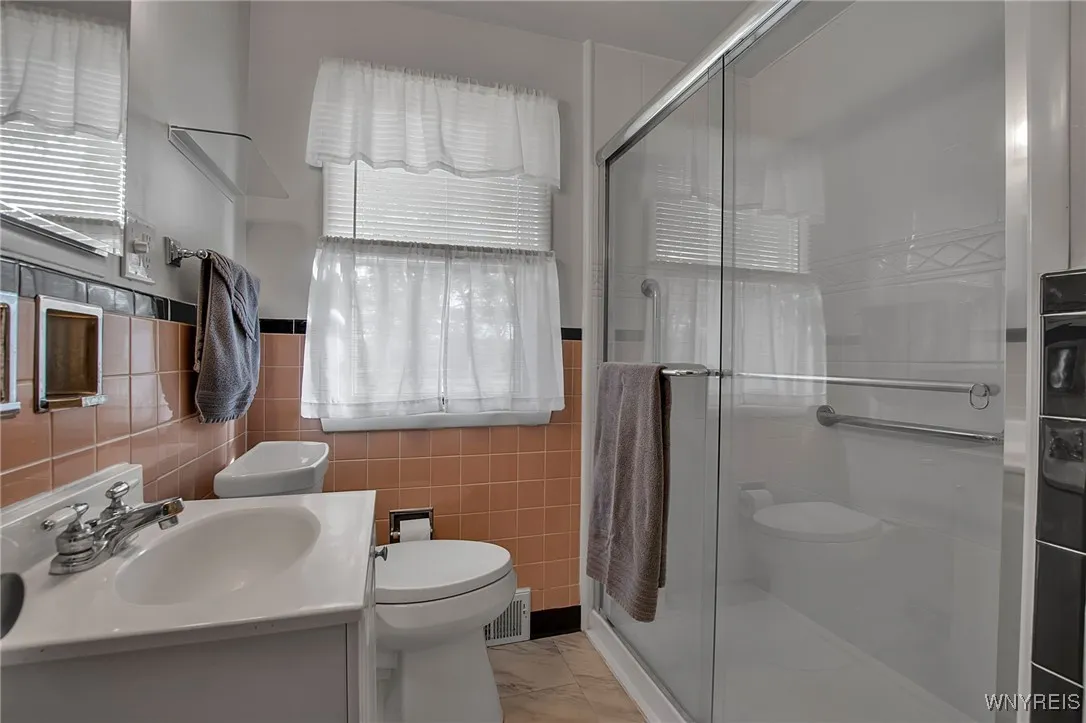 4570 Christian Dr, Clarence, New York 14031, Clarence, New York 14031, 3 Bedrooms Bedrooms, 6 Rooms Rooms,1 BathroomBathrooms,Residential,For Sale,4570 Christian Dr, Clarence, New York 14031,0,B1648699