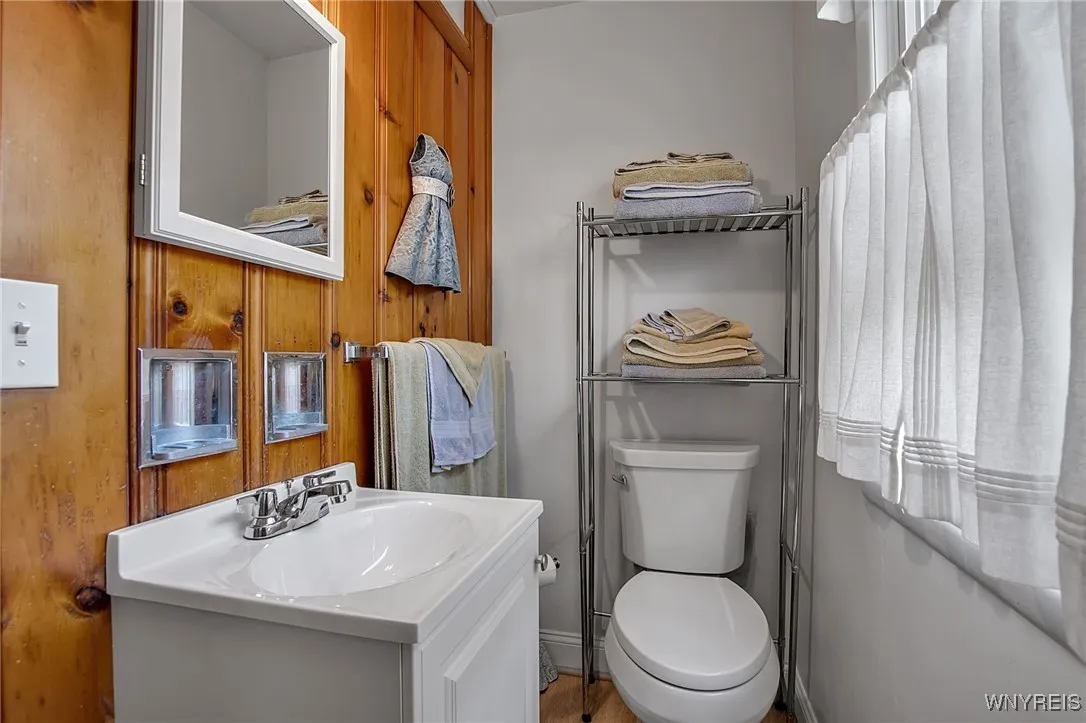 4570 Christian Dr, Clarence, New York 14031, Clarence, New York 14031, 3 Bedrooms Bedrooms, 6 Rooms Rooms,1 BathroomBathrooms,Residential,For Sale,4570 Christian Dr, Clarence, New York 14031,0,B1648699