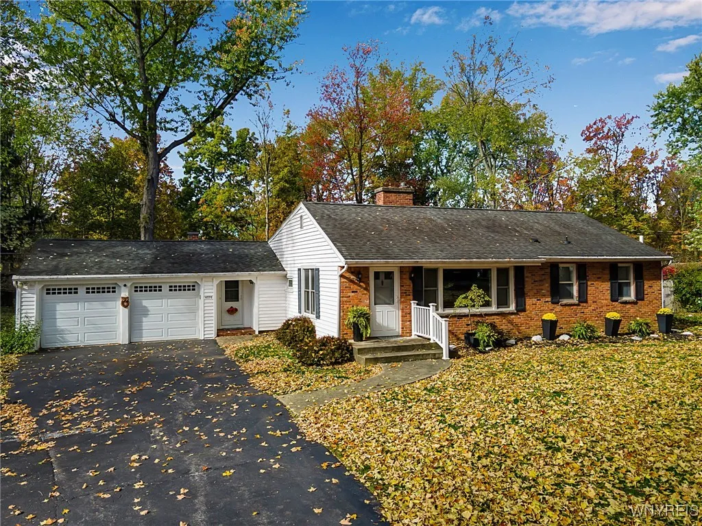 4570 Christian Dr, Clarence, New York 14031, Clarence, New York 14031, 3 Bedrooms Bedrooms, 6 Rooms Rooms,1 BathroomBathrooms,Residential,For Sale,4570 Christian Dr, Clarence, New York 14031,0,B1648699