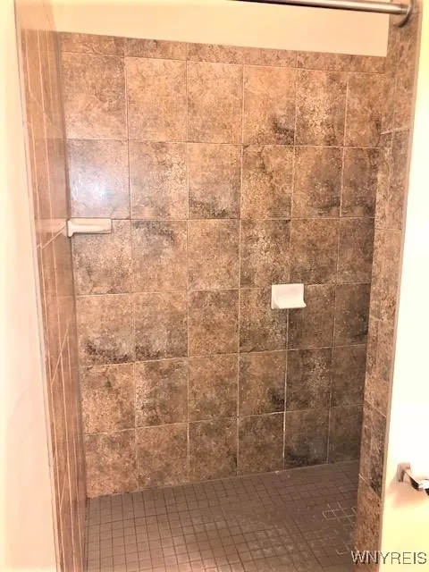 700 Parkside Ave Avenue 12, Buffalo, New York 1421, Buffalo, New York 14216, 1 Bedroom Bedrooms, 4 Rooms Rooms,1 BathroomBathrooms,Residential Lease,For Rent,700 Parkside Ave Avenue 12, Buffalo, New York 1421,0,B1648643