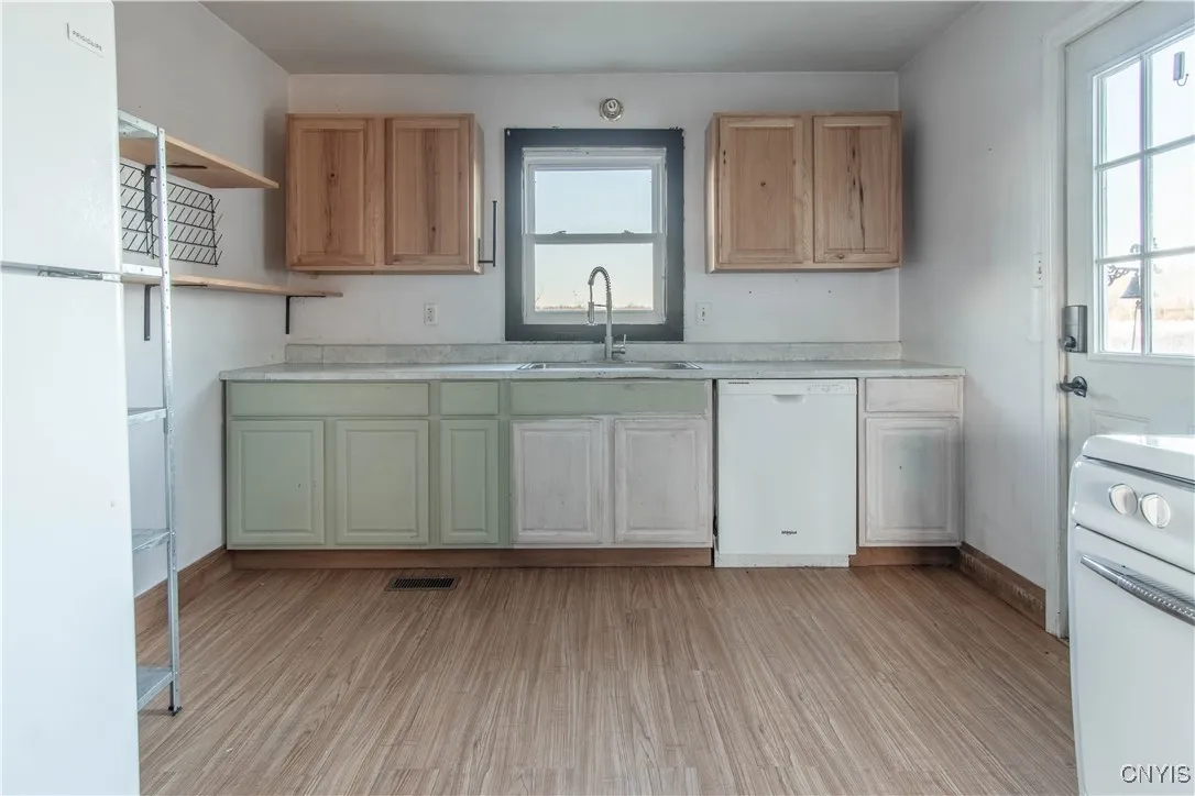 28827 Middle Road, Rutland, New York 13601, Rutland, New York 13601, 4 Bedrooms Bedrooms, 7 Rooms Rooms,2 BathroomsBathrooms,Residential,For Sale,28827 Middle Road, Rutland, New York 13601,0,S1648688