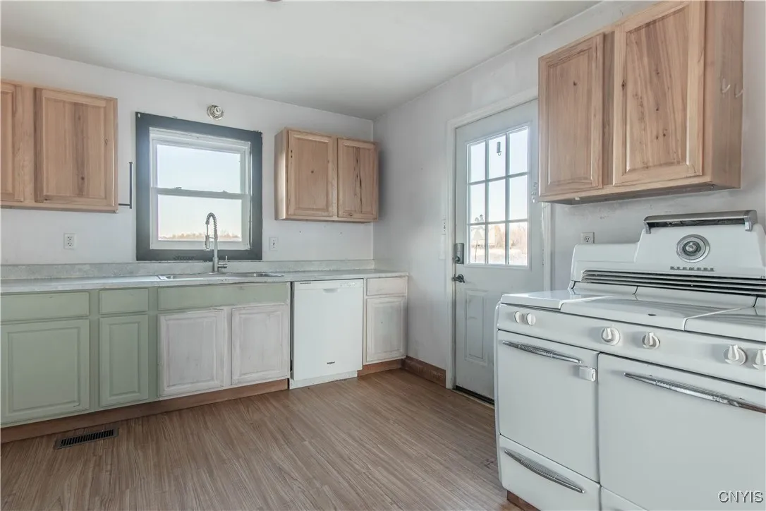 28827 Middle Road, Rutland, New York 13601, Rutland, New York 13601, 4 Bedrooms Bedrooms, 7 Rooms Rooms,2 BathroomsBathrooms,Residential,For Sale,28827 Middle Road, Rutland, New York 13601,0,S1648688