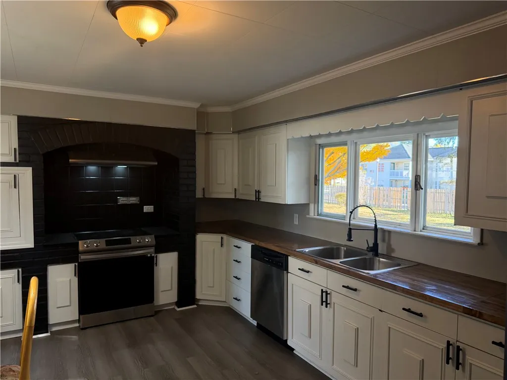 36 Shannon Street, Bath, New York 14810, Bath, New York 14810, 4 Bedrooms Bedrooms, 8 Rooms Rooms,2 BathroomsBathrooms,Residential,For Sale,36 Shannon Street, Bath, New York 14810,0,R1648975