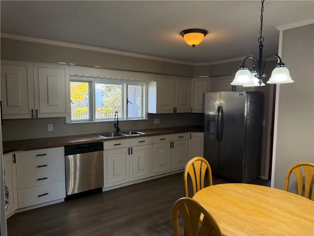 36 Shannon Street, Bath, New York 14810, Bath, New York 14810, 4 Bedrooms Bedrooms, 8 Rooms Rooms,2 BathroomsBathrooms,Residential,For Sale,36 Shannon Street, Bath, New York 14810,0,R1648975