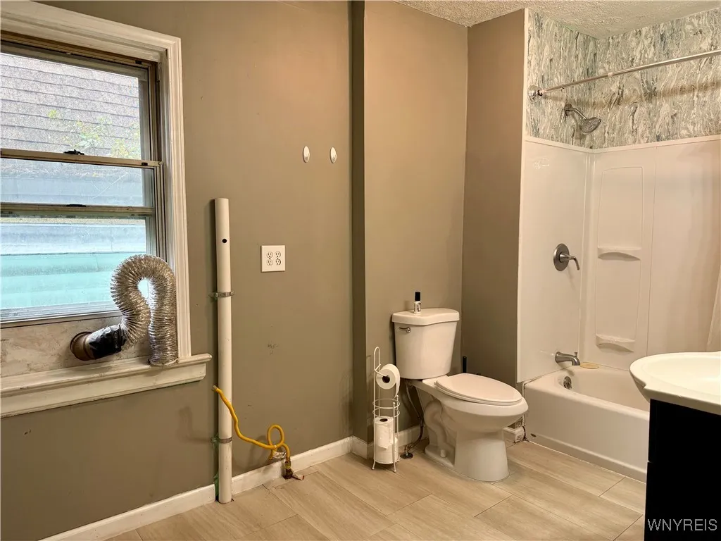125 Duerstein Street, West Seneca, New York 14210, West Seneca, New York 14210, 3 Bedrooms Bedrooms, 9 Rooms Rooms,1 BathroomBathrooms,Residential,For Sale,125 Duerstein Street, West Seneca, New York 14210,0,B1648901