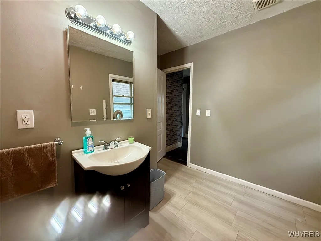 125 Duerstein Street, West Seneca, New York 14210, West Seneca, New York 14210, 3 Bedrooms Bedrooms, 9 Rooms Rooms,1 BathroomBathrooms,Residential,For Sale,125 Duerstein Street, West Seneca, New York 14210,0,B1648901