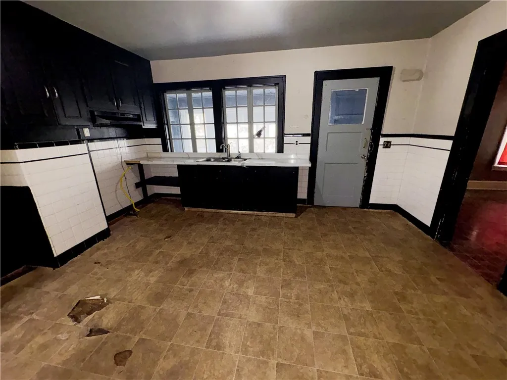 1358 North Clinton Avenue, Rochester, New York 146, Rochester, New York 14621, 4 Bedrooms Bedrooms, 8 Rooms Rooms,2 BathroomsBathrooms,Residential,For Sale,1358 North Clinton Avenue, Rochester, New York 146,0,R1648781