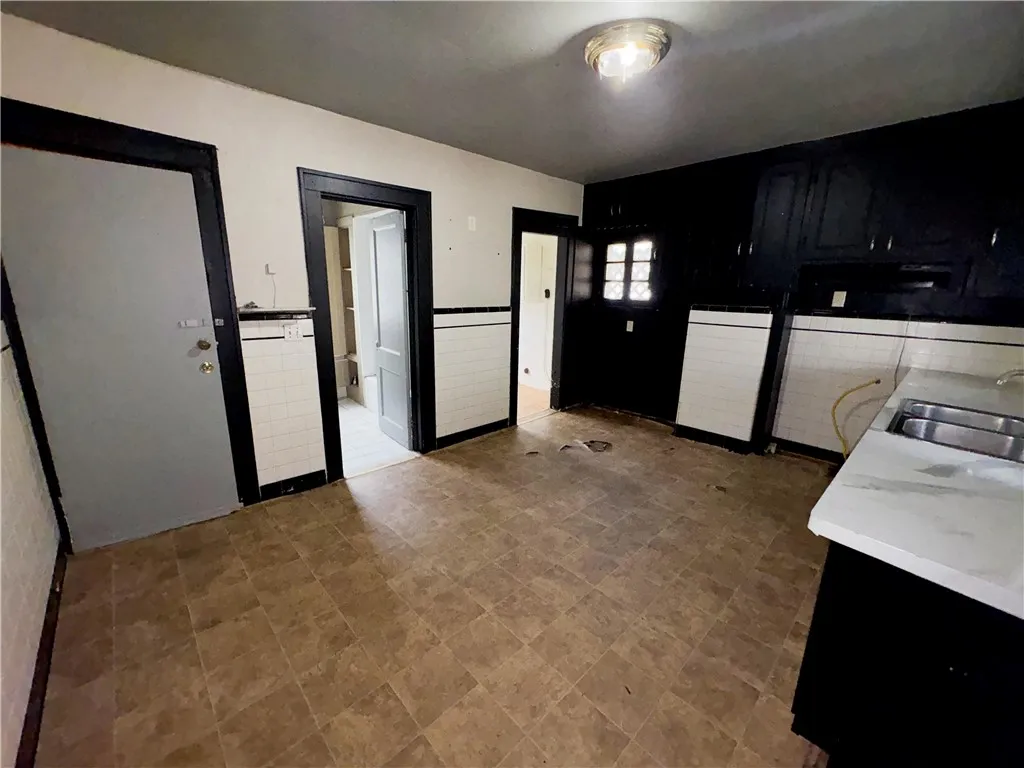 1358 North Clinton Avenue, Rochester, New York 146, Rochester, New York 14621, 4 Bedrooms Bedrooms, 8 Rooms Rooms,2 BathroomsBathrooms,Residential,For Sale,1358 North Clinton Avenue, Rochester, New York 146,0,R1648781