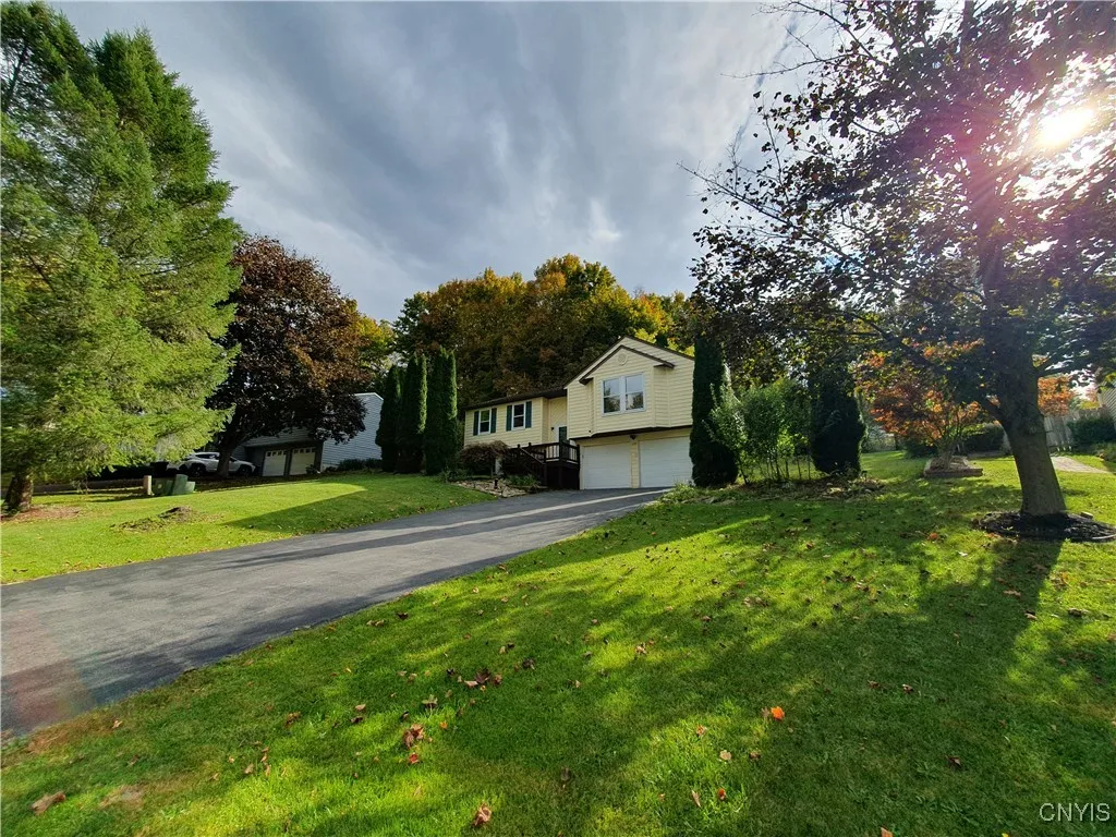 109 Vantage Drive, Camillus, New York 13031, Camillus, New York 13031, 3 Bedrooms Bedrooms, 7 Rooms Rooms,2 BathroomsBathrooms,Residential,For Sale,109 Vantage Drive, Camillus, New York 13031,0,S1648649