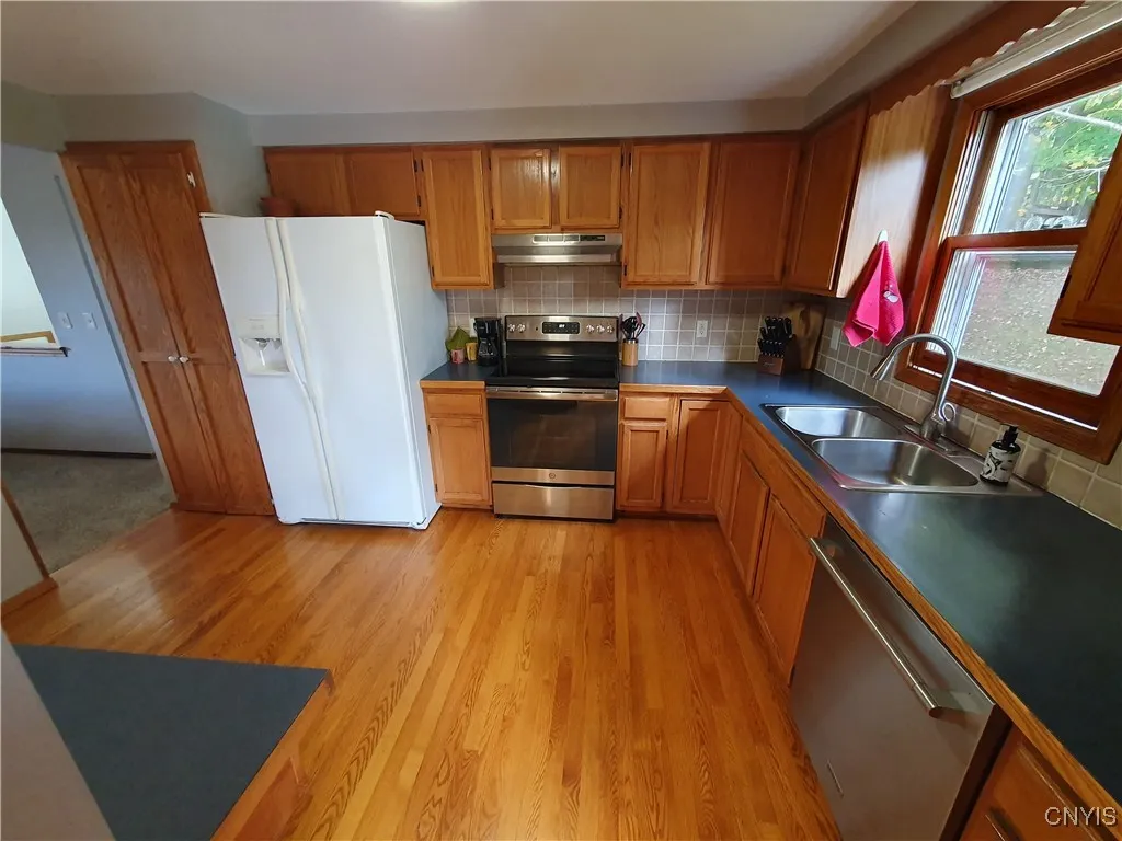 109 Vantage Drive, Camillus, New York 13031, Camillus, New York 13031, 3 Bedrooms Bedrooms, 7 Rooms Rooms,2 BathroomsBathrooms,Residential,For Sale,109 Vantage Drive, Camillus, New York 13031,0,S1648649