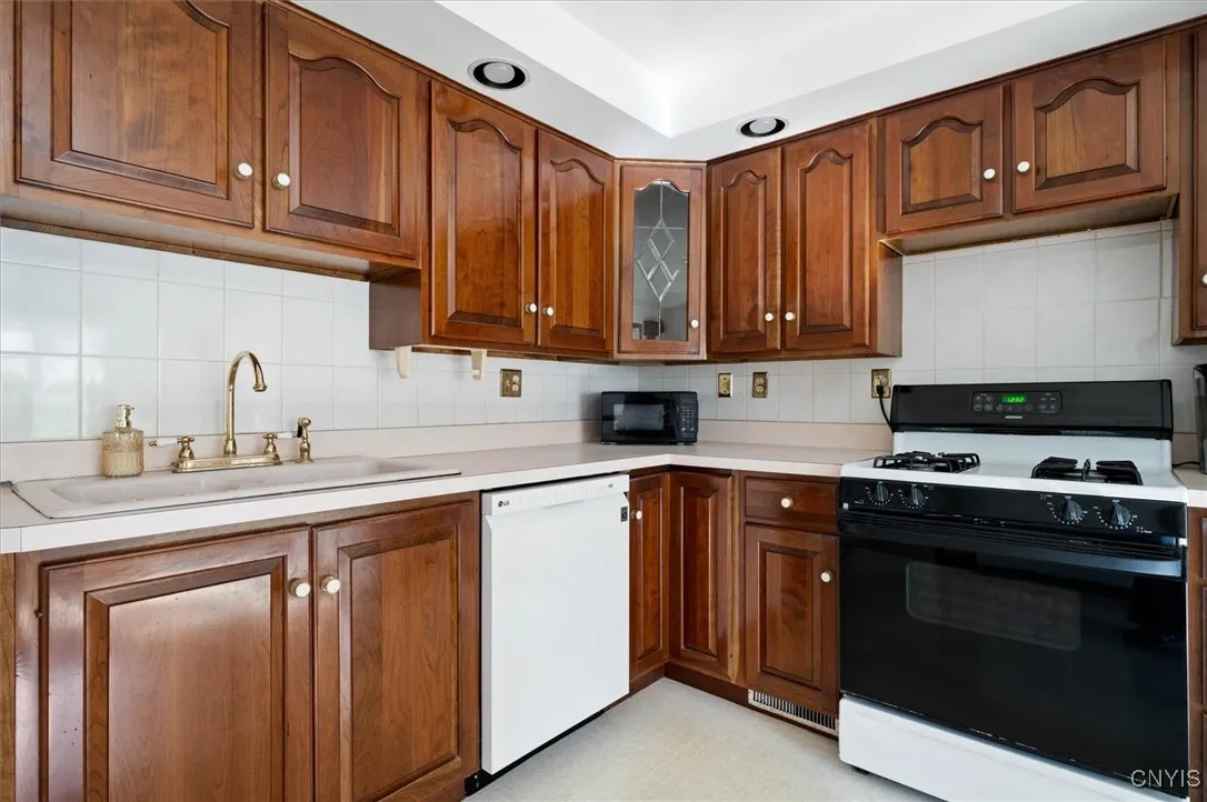 212 N Bellinger Street, Herkimer, New York 13350, Herkimer, New York 13350, 4 Bedrooms Bedrooms, 7 Rooms Rooms,1 BathroomBathrooms,Residential,For Sale,212 N Bellinger Street, Herkimer, New York 13350,0,S1647535