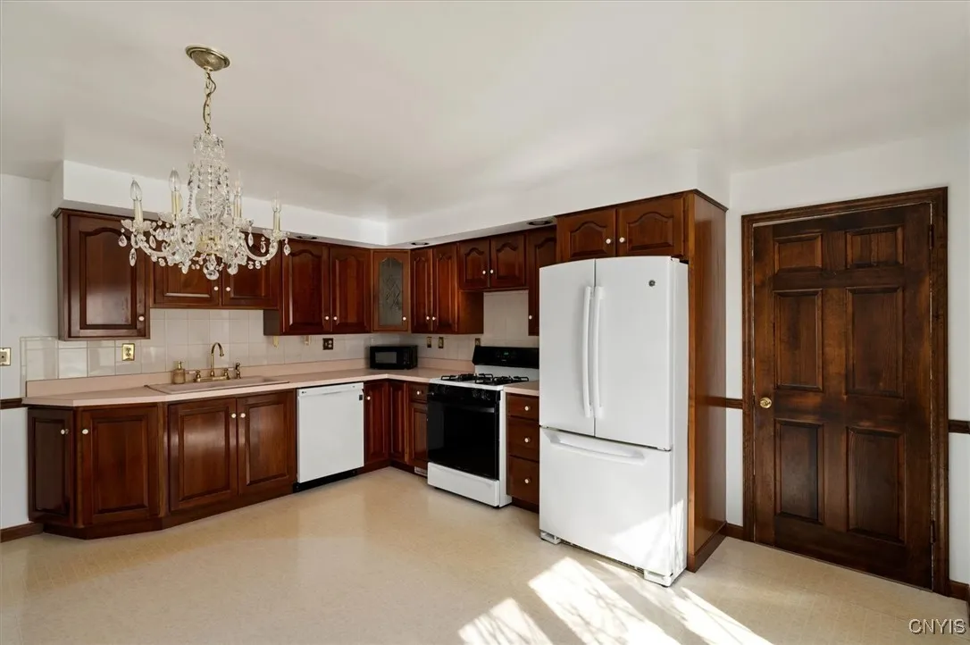 212 N Bellinger Street, Herkimer, New York 13350, Herkimer, New York 13350, 4 Bedrooms Bedrooms, 7 Rooms Rooms,1 BathroomBathrooms,Residential,For Sale,212 N Bellinger Street, Herkimer, New York 13350,0,S1647535