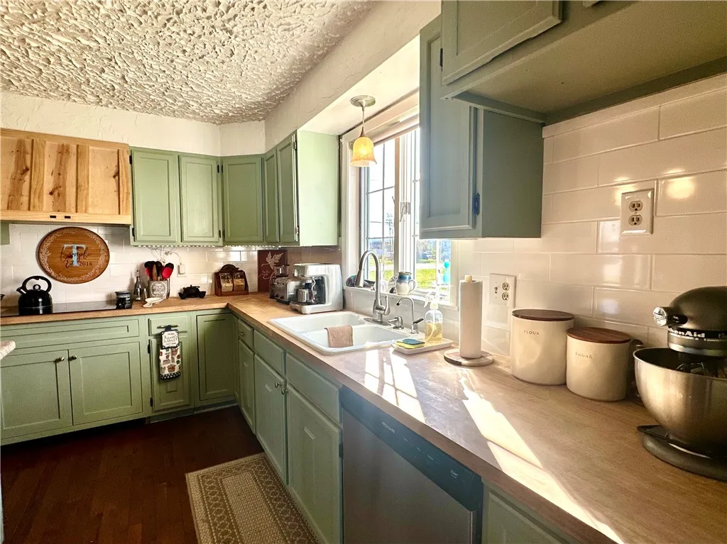 121 State Route 17c, Barton, New York 14892, Barton, New York 14892, 3 Bedrooms Bedrooms, 9 Rooms Rooms,2 BathroomsBathrooms,Residential,For Sale,121 State Route 17c, Barton, New York 14892,0,R1648409