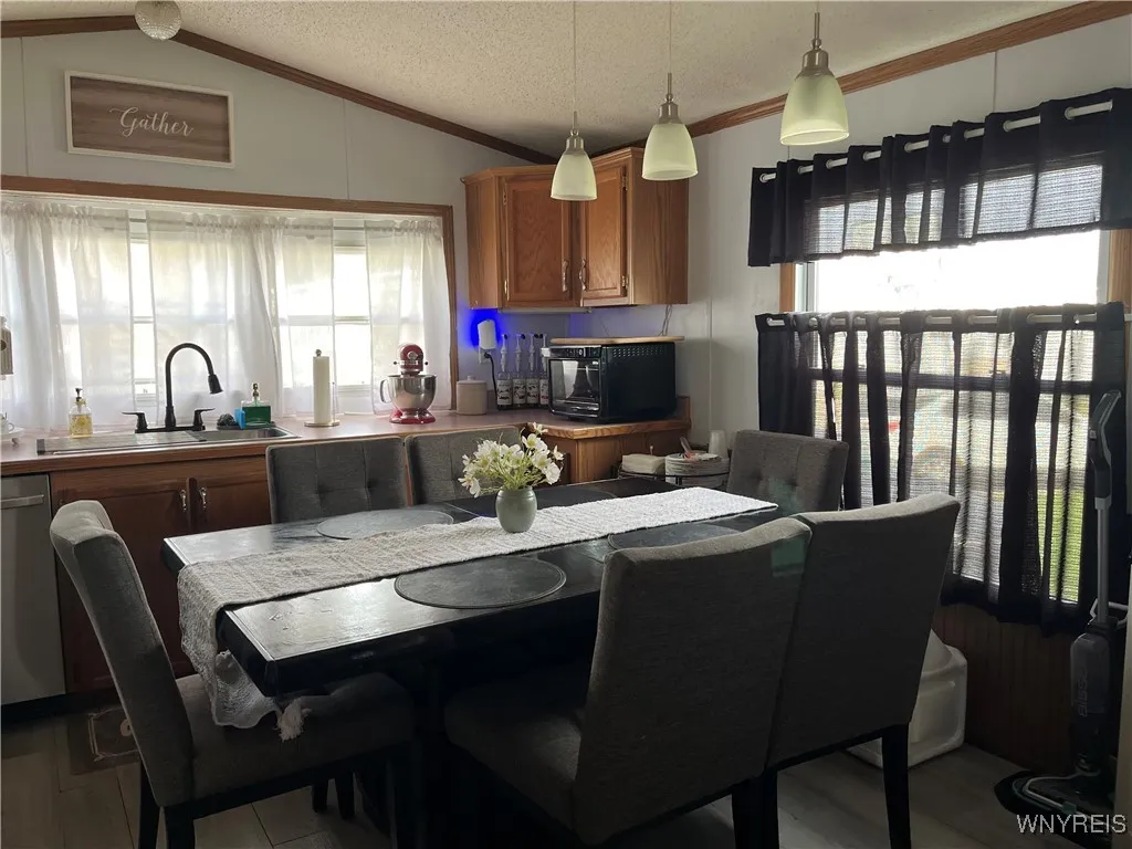 1289 Norwood Drive, Lockport Town, New York 14094, Lockport Town, New York 14094, 3 Bedrooms Bedrooms, 5 Rooms Rooms,2 BathroomsBathrooms,Residential,For Sale,1289 Norwood Drive, Lockport Town, New York 14094,0,B1649008