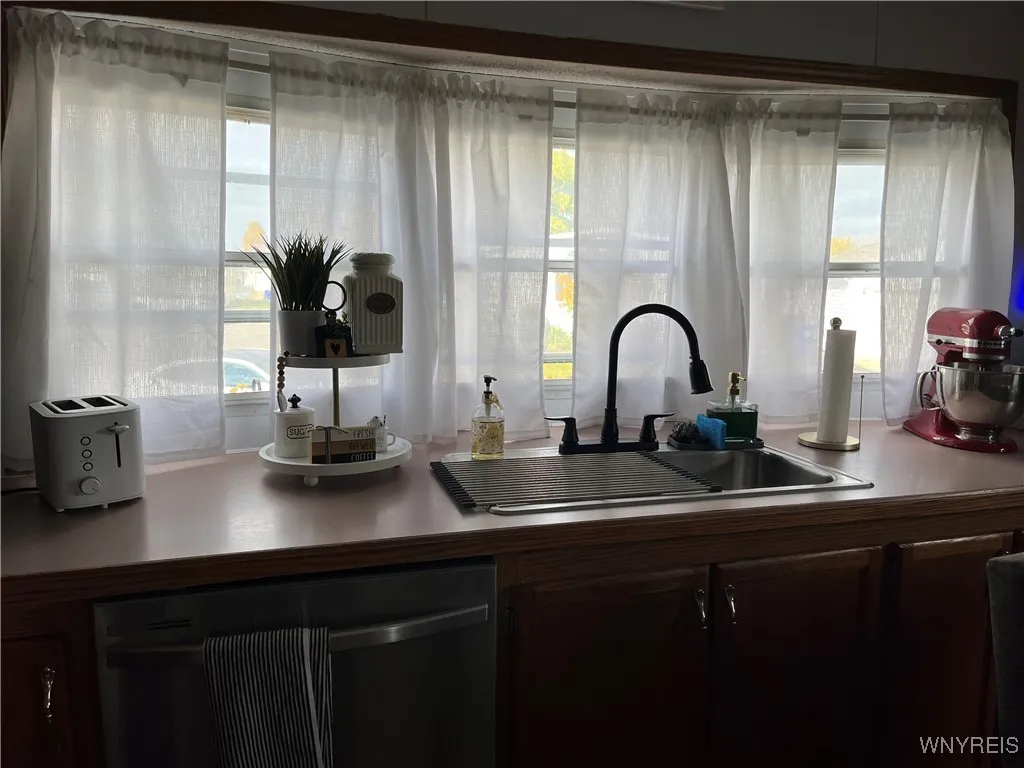 1289 Norwood Drive, Lockport Town, New York 14094, Lockport Town, New York 14094, 3 Bedrooms Bedrooms, 5 Rooms Rooms,2 BathroomsBathrooms,Residential,For Sale,1289 Norwood Drive, Lockport Town, New York 14094,0,B1649008