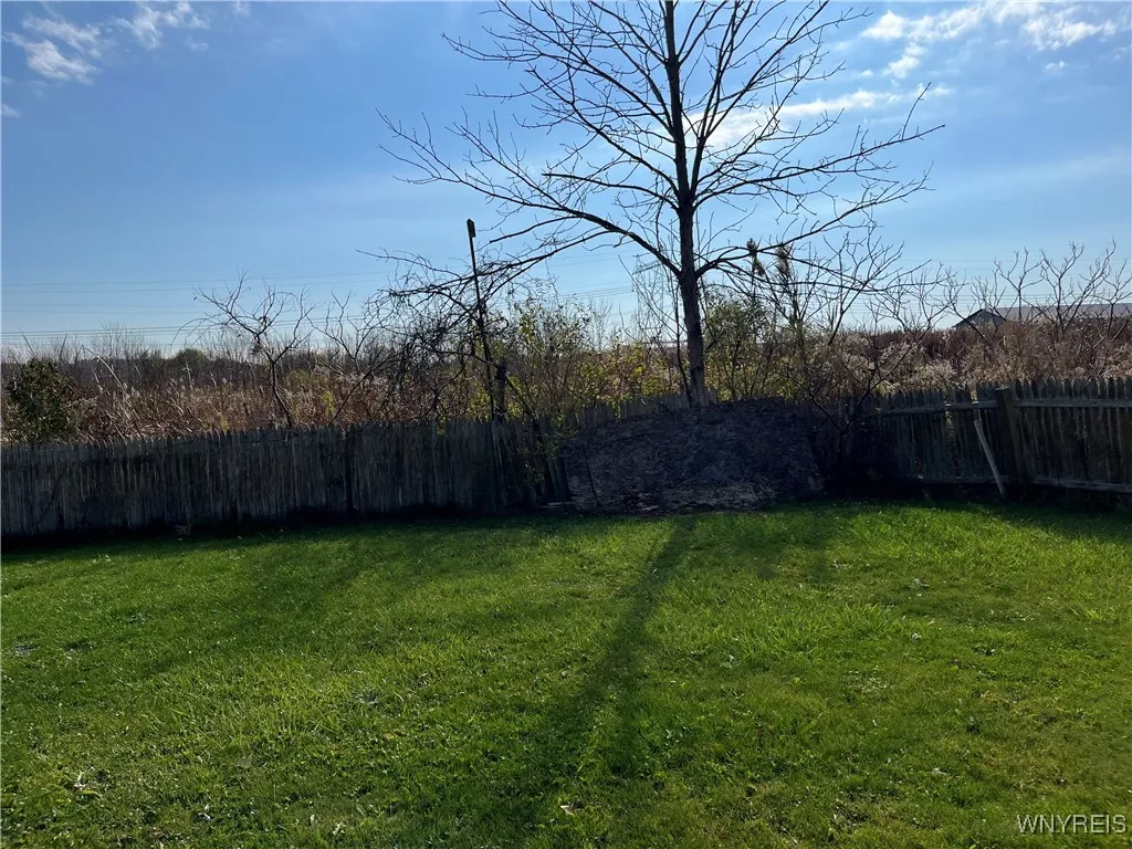 1289 Norwood Drive, Lockport Town, New York 14094, Lockport Town, New York 14094, 3 Bedrooms Bedrooms, 5 Rooms Rooms,2 BathroomsBathrooms,Residential,For Sale,1289 Norwood Drive, Lockport Town, New York 14094,0,B1649008