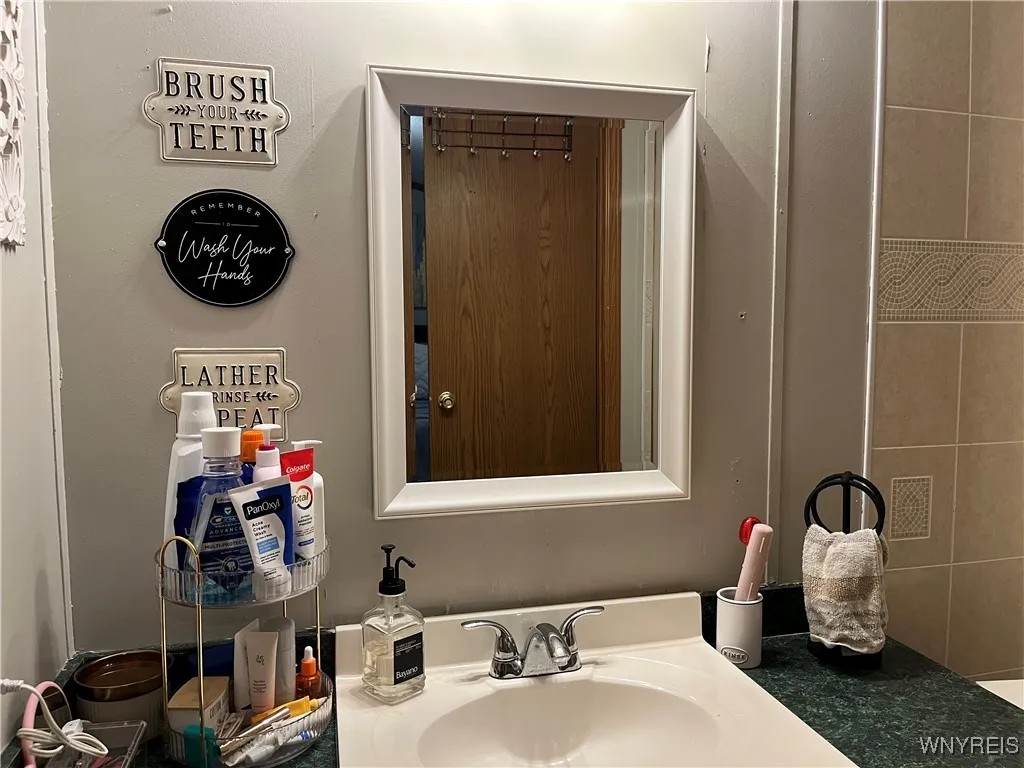 1289 Norwood Drive, Lockport Town, New York 14094, Lockport Town, New York 14094, 3 Bedrooms Bedrooms, 5 Rooms Rooms,2 BathroomsBathrooms,Residential,For Sale,1289 Norwood Drive, Lockport Town, New York 14094,0,B1649008