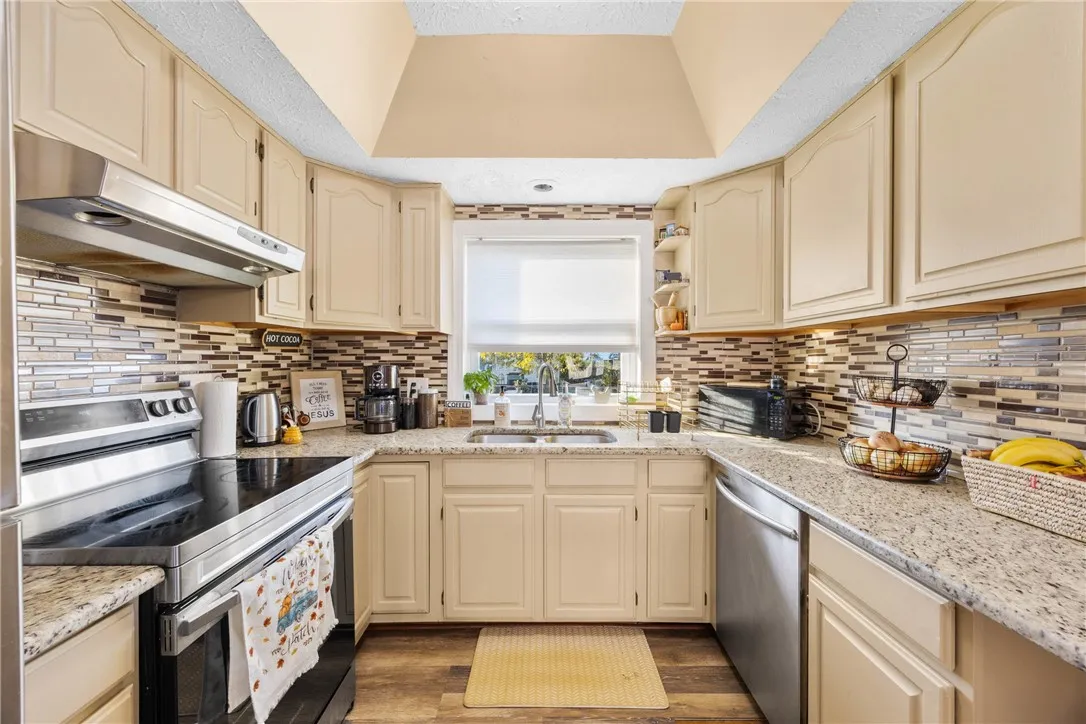 3060 Edgemere Drive, Greece, New York 14612, Greece, New York 14612, 3 Bedrooms Bedrooms, 7 Rooms Rooms,3 BathroomsBathrooms,Residential,For Sale,3060 Edgemere Drive, Greece, New York 14612,0,R1649016