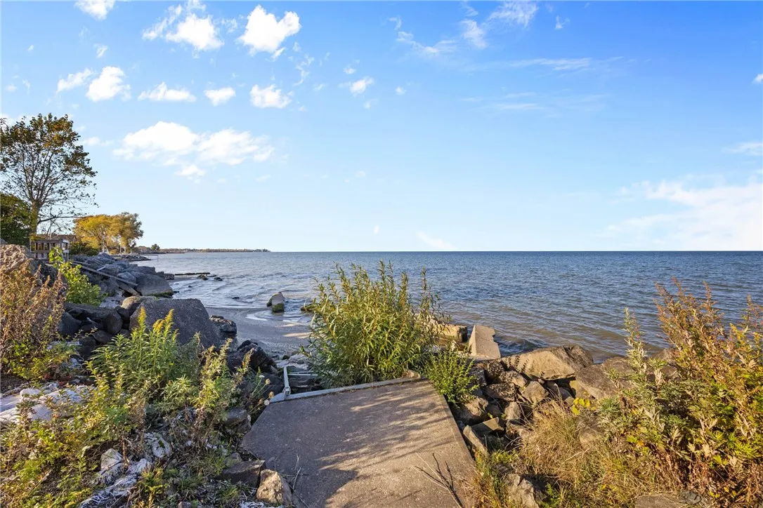 3060 Edgemere Drive, Greece, New York 14612, Greece, New York 14612, 3 Bedrooms Bedrooms, 7 Rooms Rooms,3 BathroomsBathrooms,Residential,For Sale,3060 Edgemere Drive, Greece, New York 14612,0,R1649016