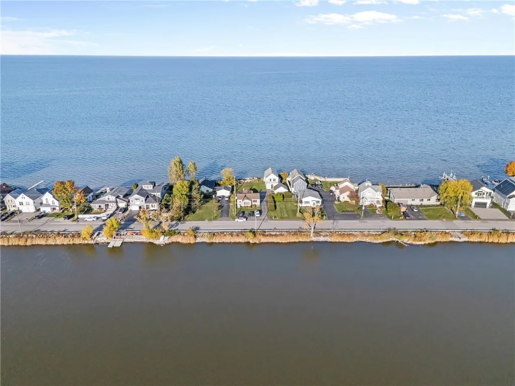 3060 Edgemere Drive, Greece, New York 14612, Greece, New York 14612, 3 Bedrooms Bedrooms, 7 Rooms Rooms,3 BathroomsBathrooms,Residential,For Sale,3060 Edgemere Drive, Greece, New York 14612,0,R1649016