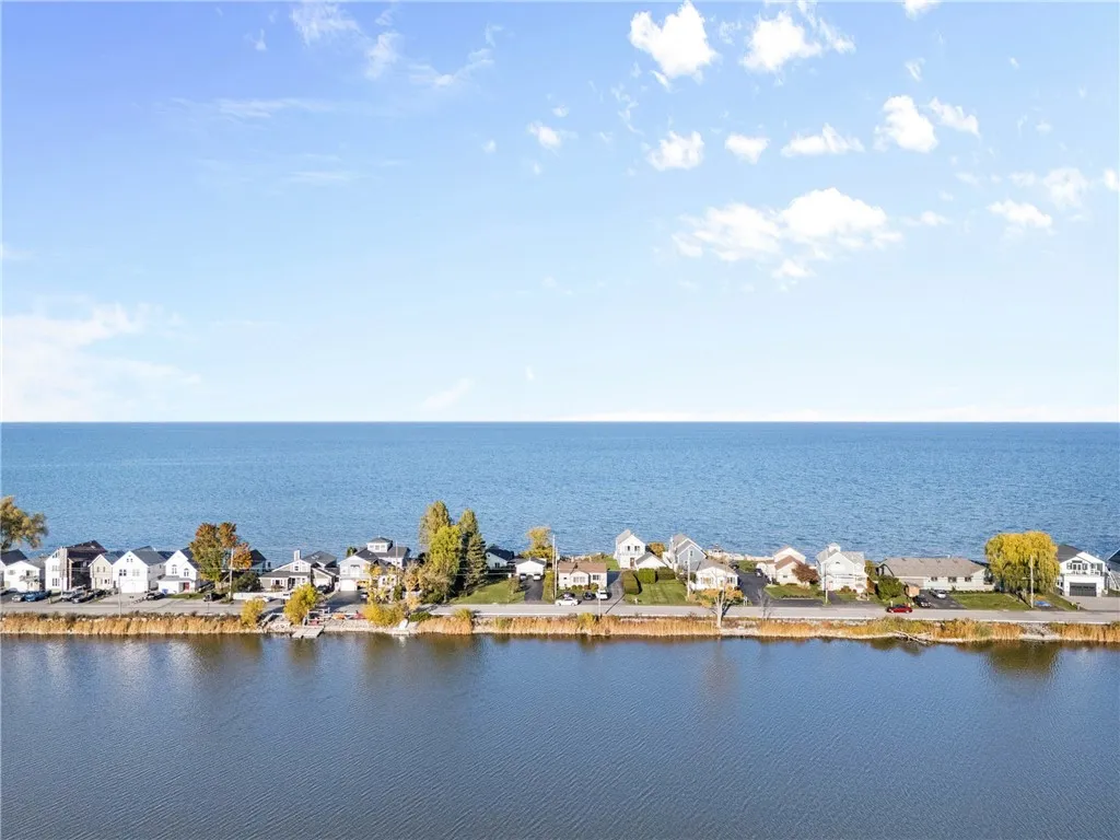 3060 Edgemere Drive, Greece, New York 14612, Greece, New York 14612, 3 Bedrooms Bedrooms, 7 Rooms Rooms,3 BathroomsBathrooms,Residential,For Sale,3060 Edgemere Drive, Greece, New York 14612,0,R1649016