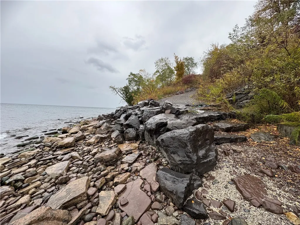  slip a kayak into Lake Ontario, cast a line, take a swim, or simply explore the shoreline. The area is well maintained, and with HOA approval, storage racks can be added for kayaks or paddleboards at the water’s edge.