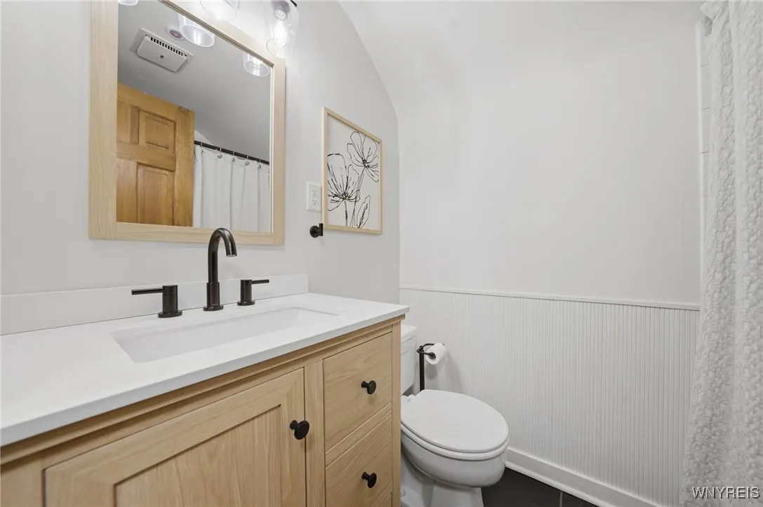 BATHROOM ADJACENT TO BEDROOM 2 WITH FULL BATHTUB