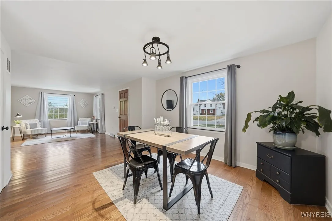 DINING ROOM / LIVING ROOM