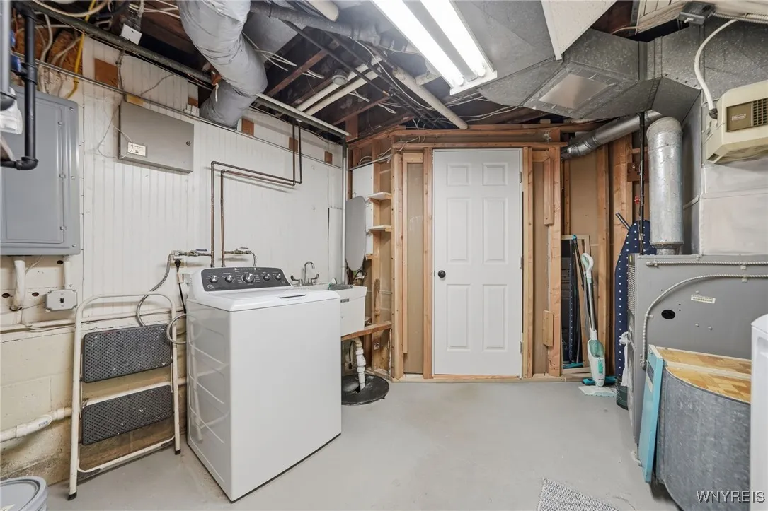 LAUNDRY AND UTIL ROOM