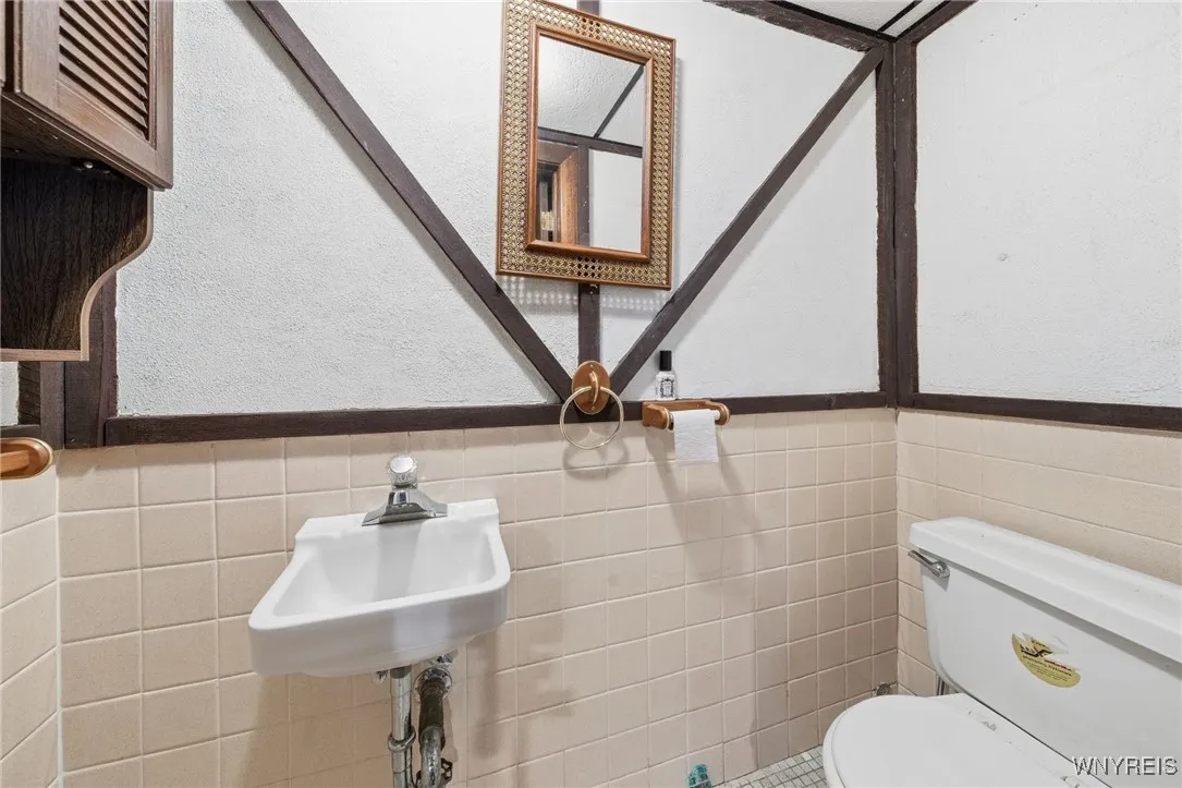 1045 Ransom Road, Grand Island, New York 14072, Grand Island, New York 14072, 4 Bedrooms Bedrooms, 9 Rooms Rooms,3 BathroomsBathrooms,Residential,For Sale,1045 Ransom Road, Grand Island, New York 14072,0,B1648747