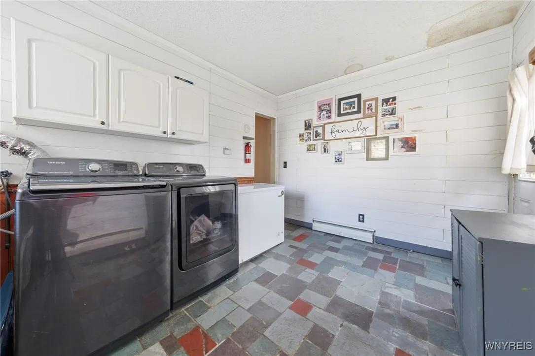 1045 Ransom Road, Grand Island, New York 14072, Grand Island, New York 14072, 4 Bedrooms Bedrooms, 9 Rooms Rooms,3 BathroomsBathrooms,Residential,For Sale,1045 Ransom Road, Grand Island, New York 14072,0,B1648747