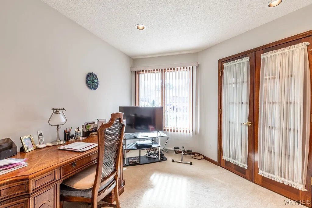 5 Hampton Hill Drive, Amherst, New York 14221, Amherst, New York 14221, 3 Bedrooms Bedrooms, 5 Rooms Rooms,2 BathroomsBathrooms,Residential,For Sale,5 Hampton Hill Drive, Amherst, New York 14221,0,B1648874