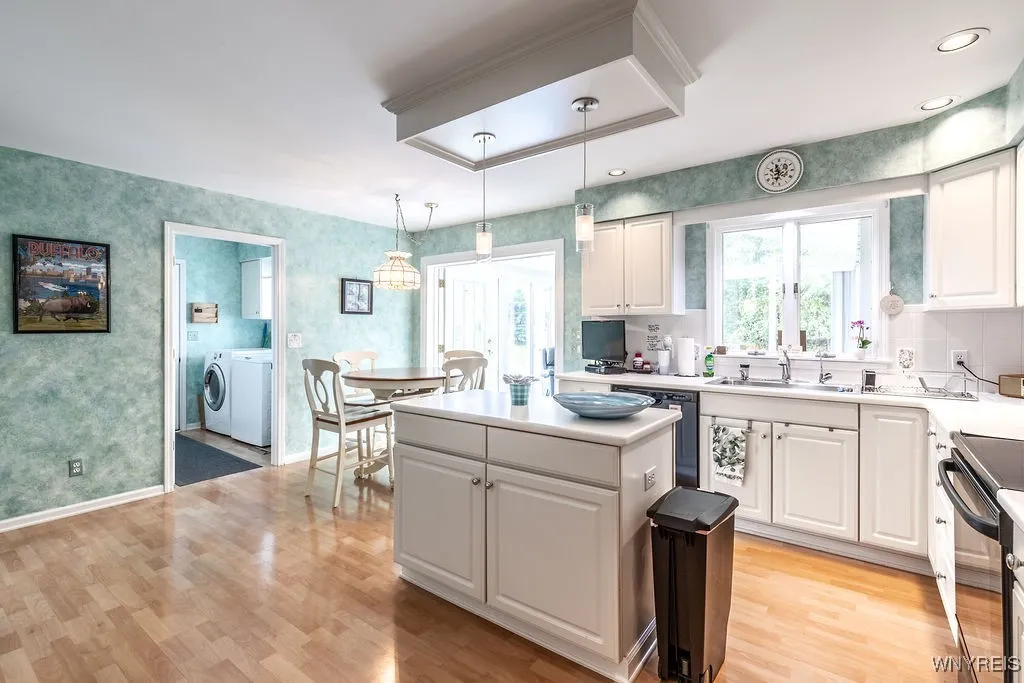 5 Hampton Hill Drive, Amherst, New York 14221, Amherst, New York 14221, 3 Bedrooms Bedrooms, 5 Rooms Rooms,2 BathroomsBathrooms,Residential,For Sale,5 Hampton Hill Drive, Amherst, New York 14221,0,B1648874