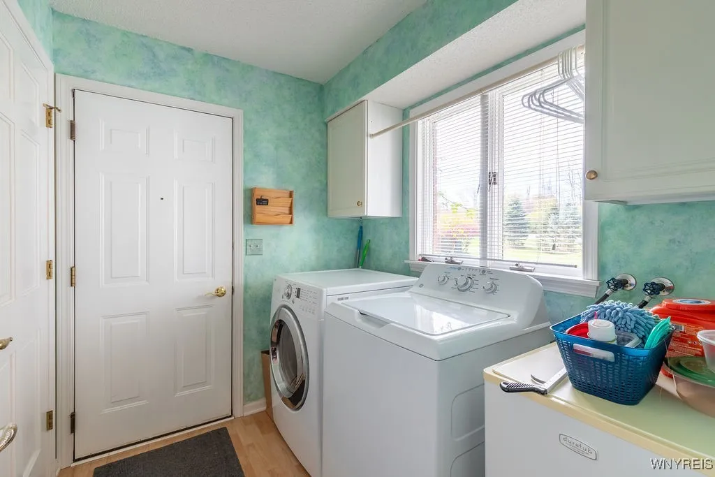 5 Hampton Hill Drive, Amherst, New York 14221, Amherst, New York 14221, 3 Bedrooms Bedrooms, 5 Rooms Rooms,2 BathroomsBathrooms,Residential,For Sale,5 Hampton Hill Drive, Amherst, New York 14221,0,B1648874