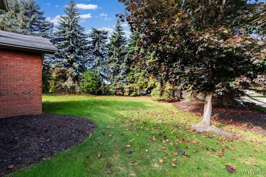 5 Hampton Hill Drive, Amherst, New York 14221, Amherst, New York 14221, 3 Bedrooms Bedrooms, 5 Rooms Rooms,2 BathroomsBathrooms,Residential,For Sale,5 Hampton Hill Drive, Amherst, New York 14221,0,B1648874